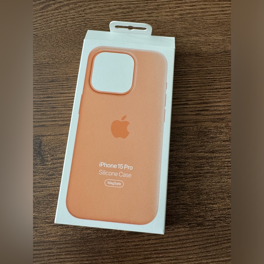 iPhone 15 Pro silicone case in color Sorbet